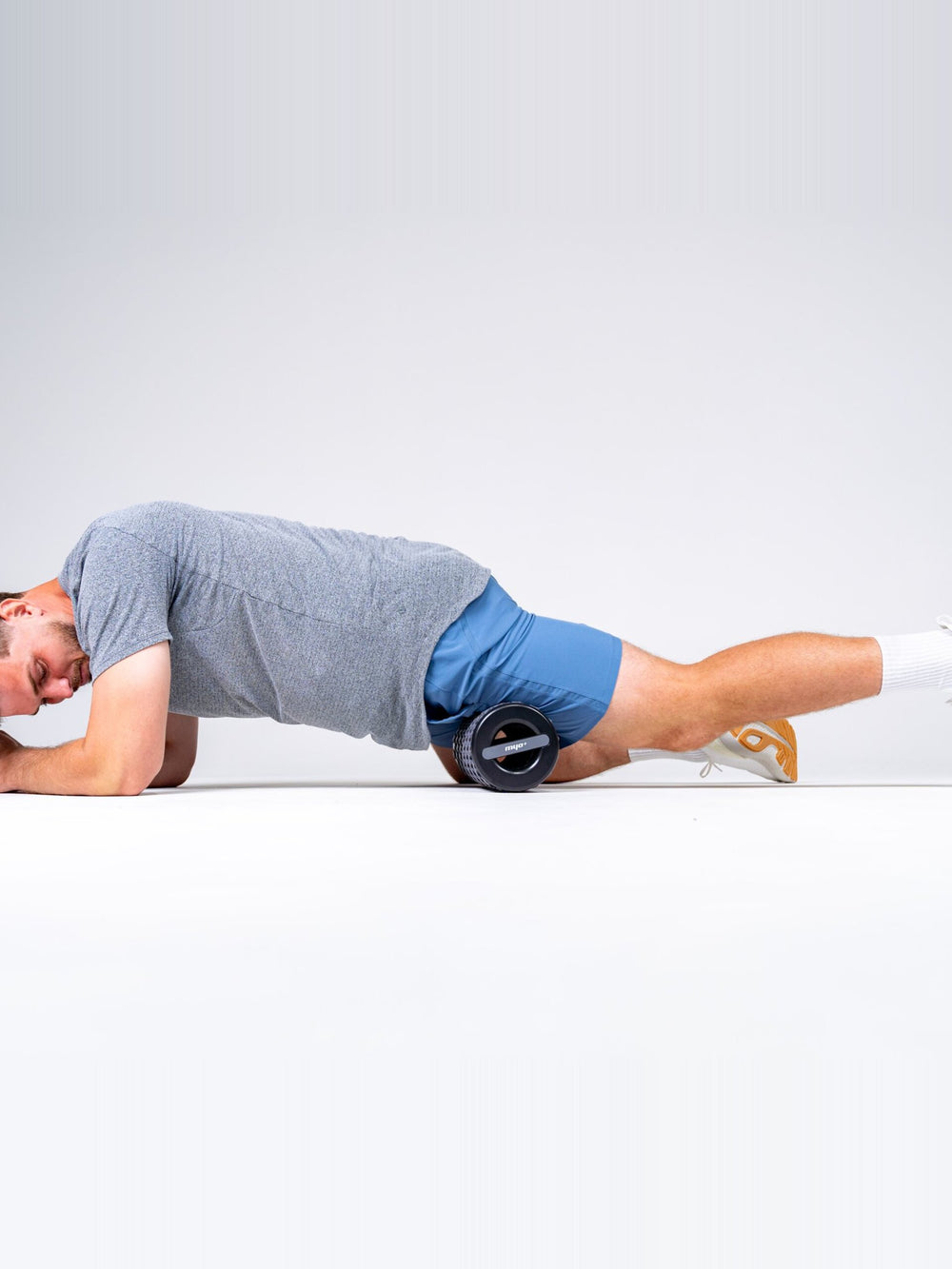 Athlete using Myo+ Collapsible Foam Roller for back muscle release